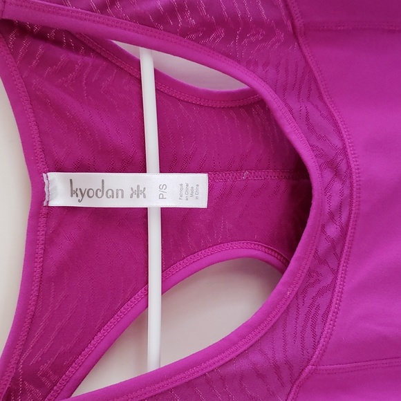 Womans exercise top - Picture 4 of 6